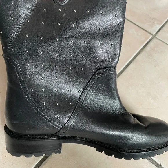 Boots - Picture 6 of 9